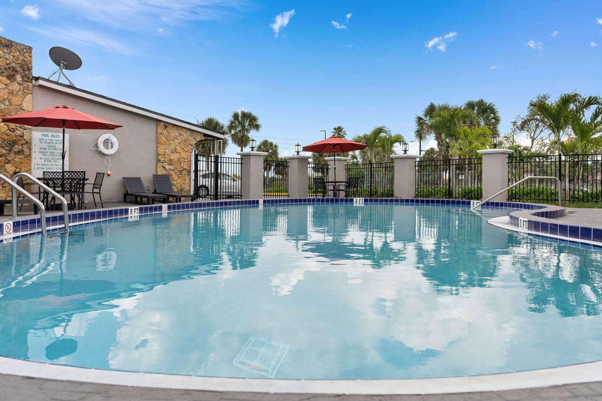 Super 8 By Wyndham Kissimmee-Orlando Hotel Four Corners Eksteriør billede