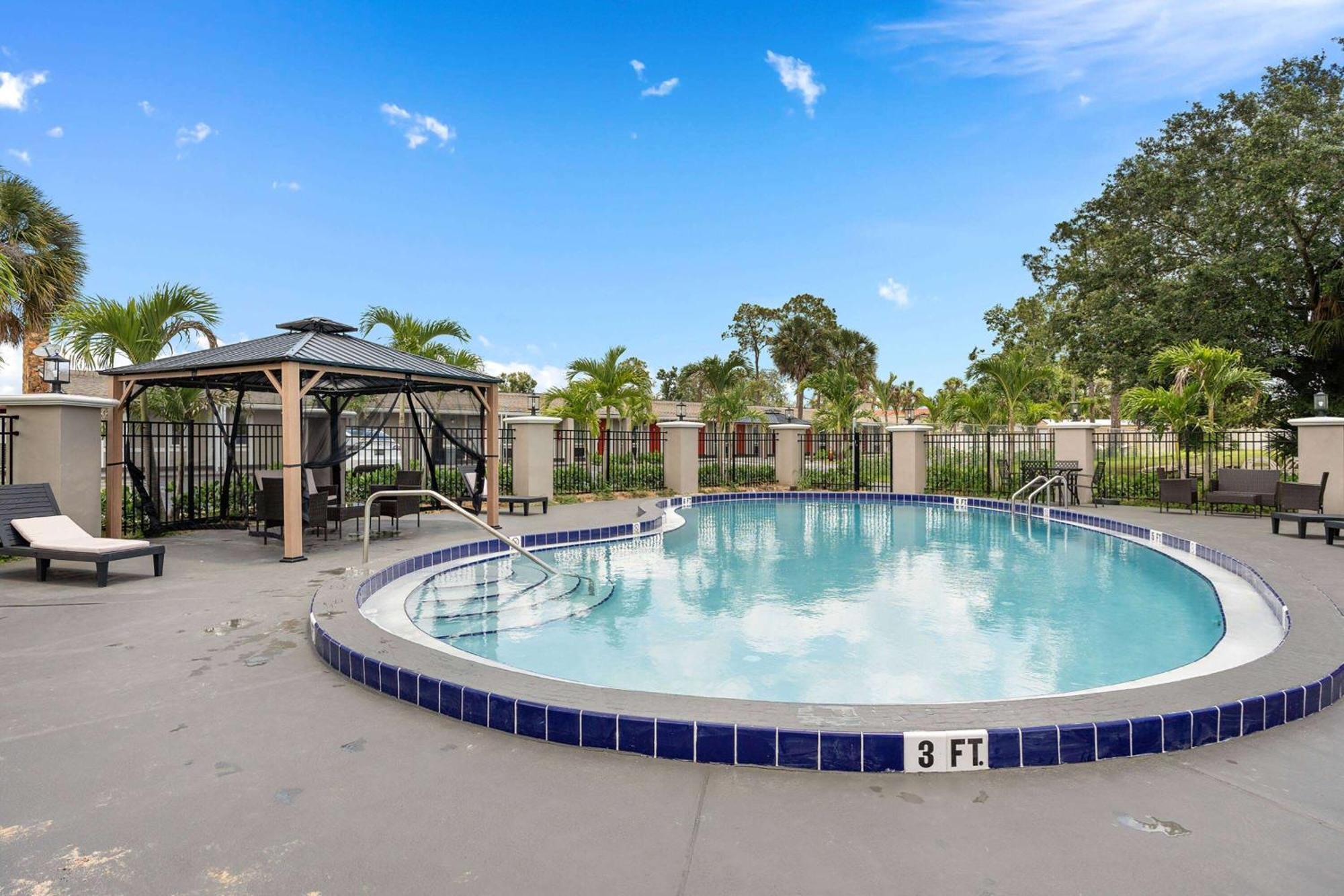 Super 8 By Wyndham Kissimmee-Orlando Hotel Four Corners Eksteriør billede