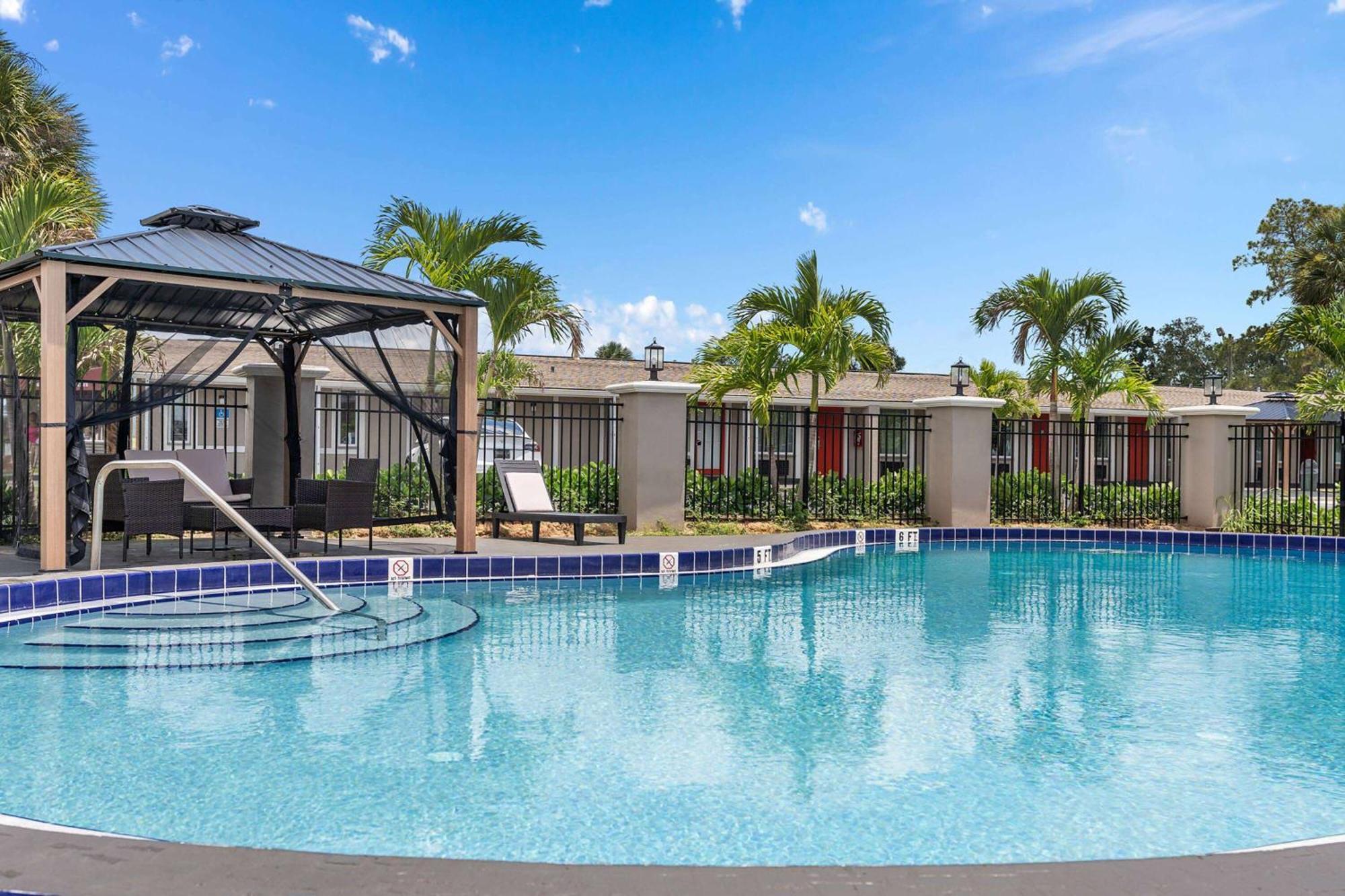 Super 8 By Wyndham Kissimmee-Orlando Hotel Four Corners Eksteriør billede